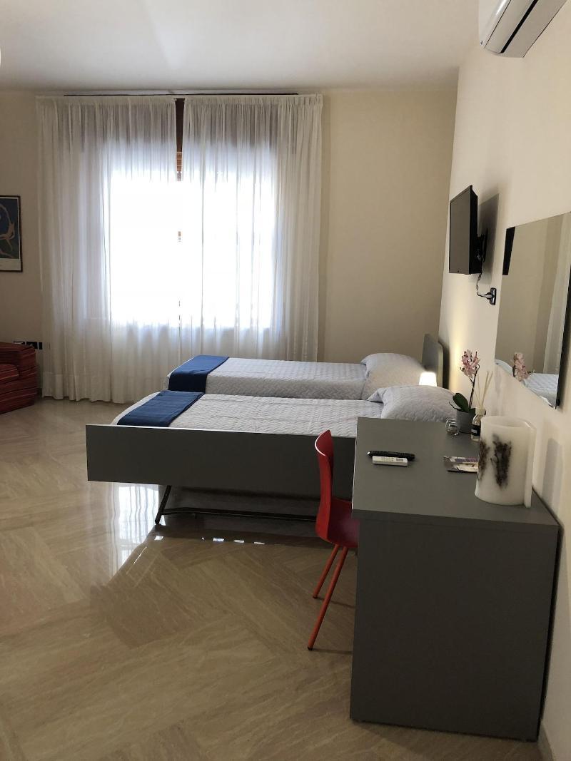 Napoli City Inn Bagian luar foto