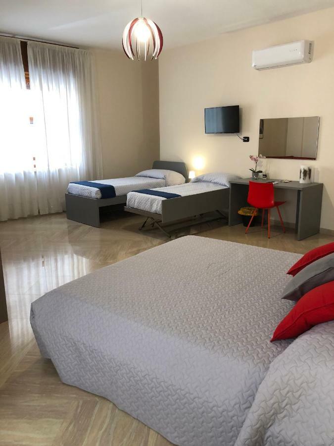 Napoli City Inn Bagian luar foto